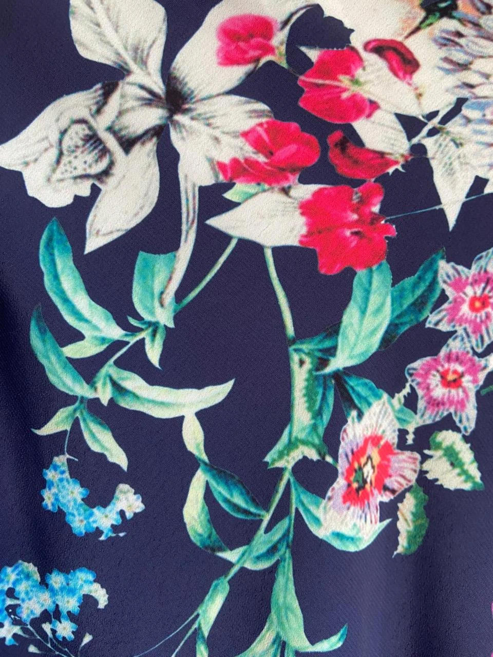 Blusa vaporosa, estampado floral, doble, con forro. Cerezas. Talla L – photo 10